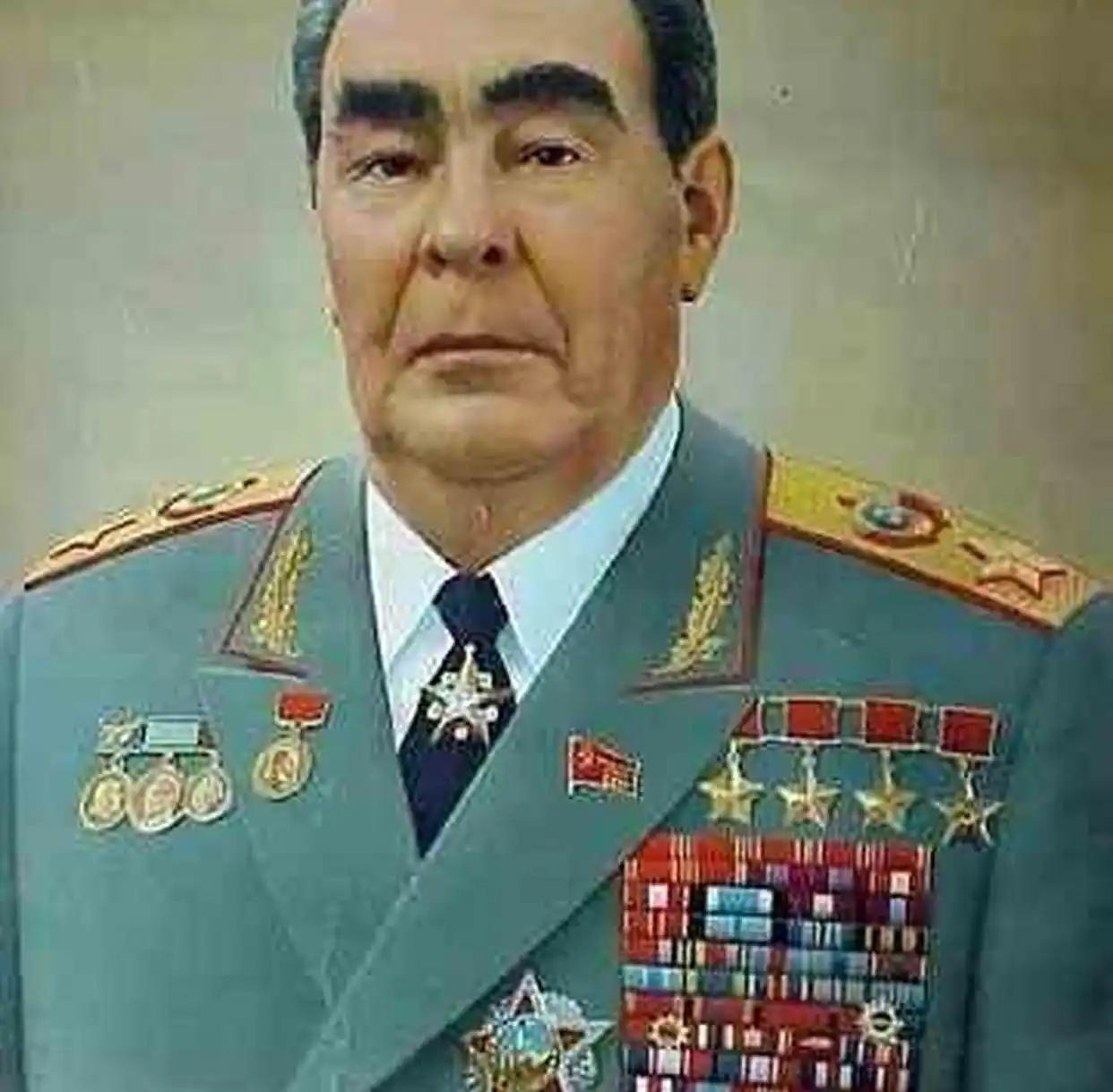 勃列日涅夫特别能吃，饭量大得吓人，他一顿饭都吃两公斤烤羊肉，还有其它东西。有一