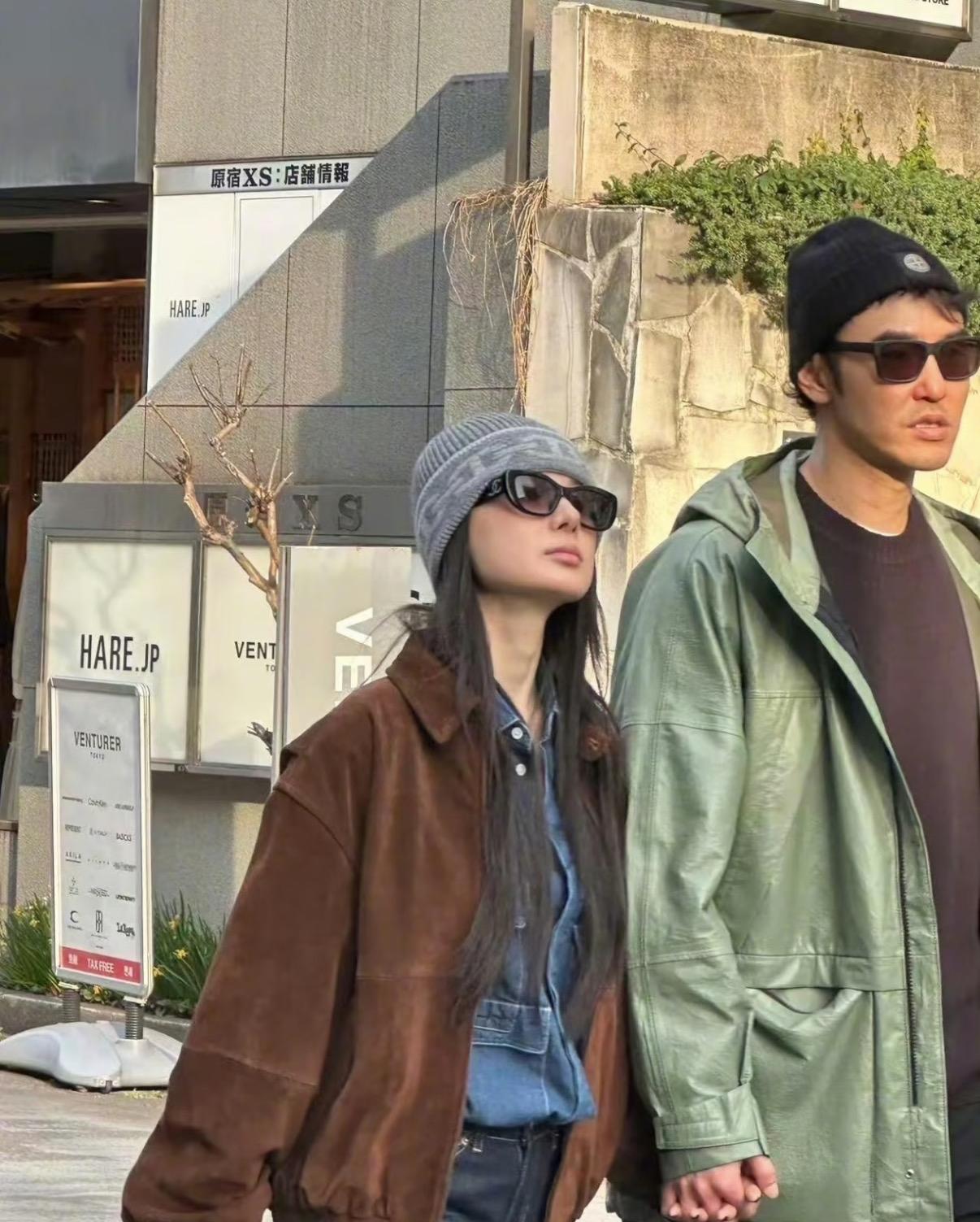 男的长得帅，50岁之前找小十几二十岁的女友，看不出差距。过了50岁之后，就会显出