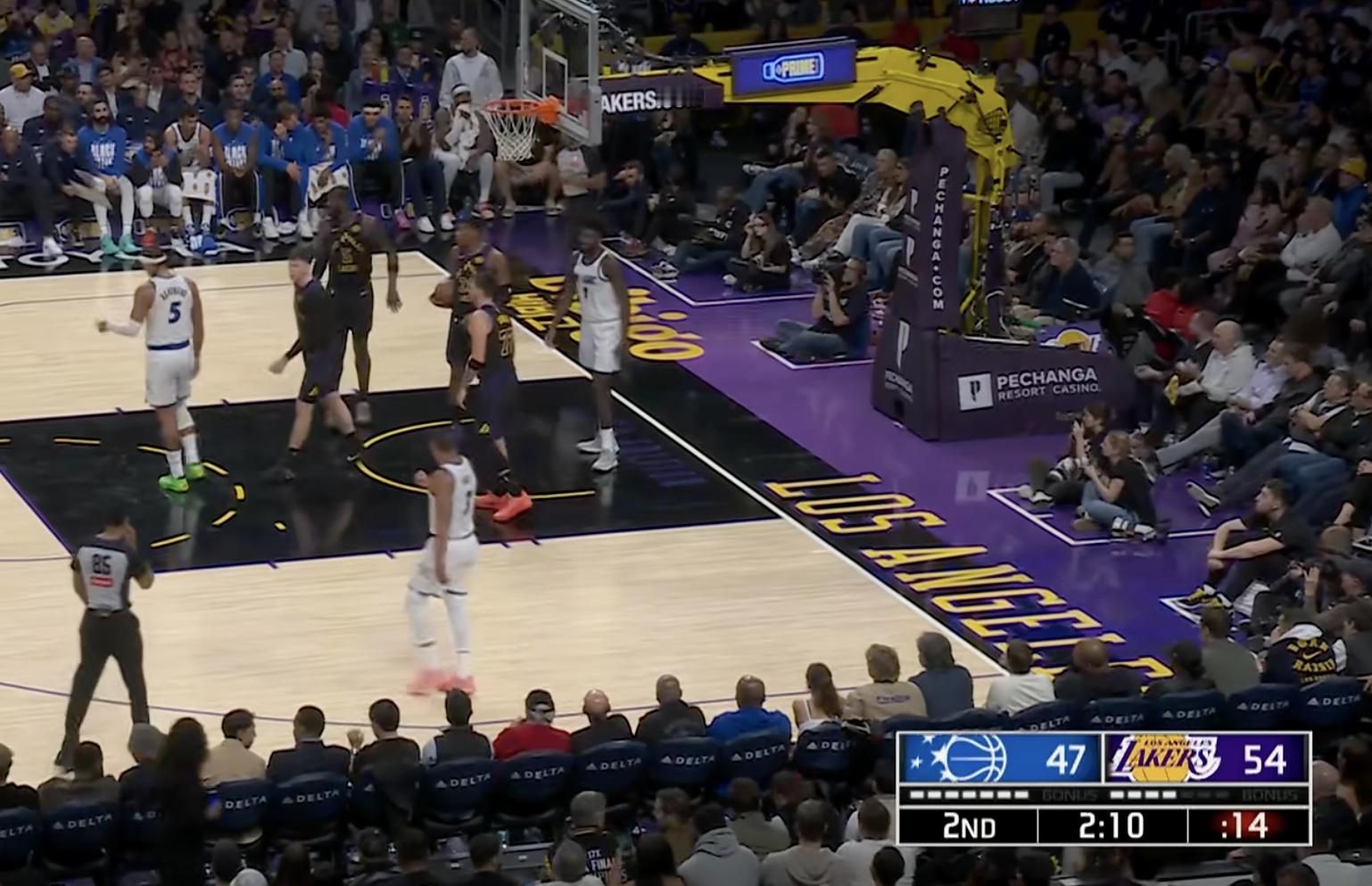 暂停！湖人54-47魔术！第二节还有2分10秒魔术vs湖人