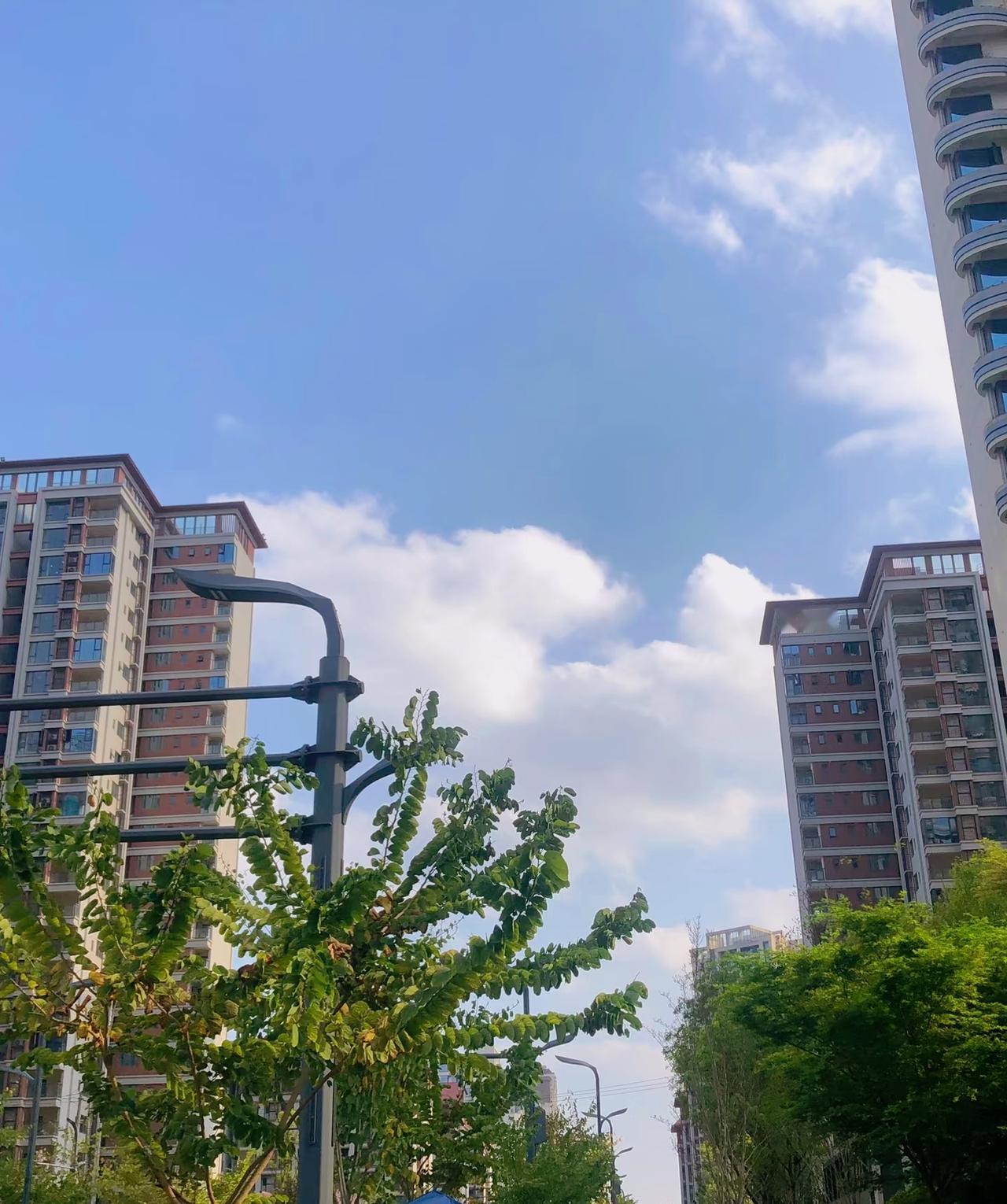 如何睡好觉？一段有智慧的话。南怀瑾先生说：“顺应四时，睡觉为第一大补。蜷缩身体成