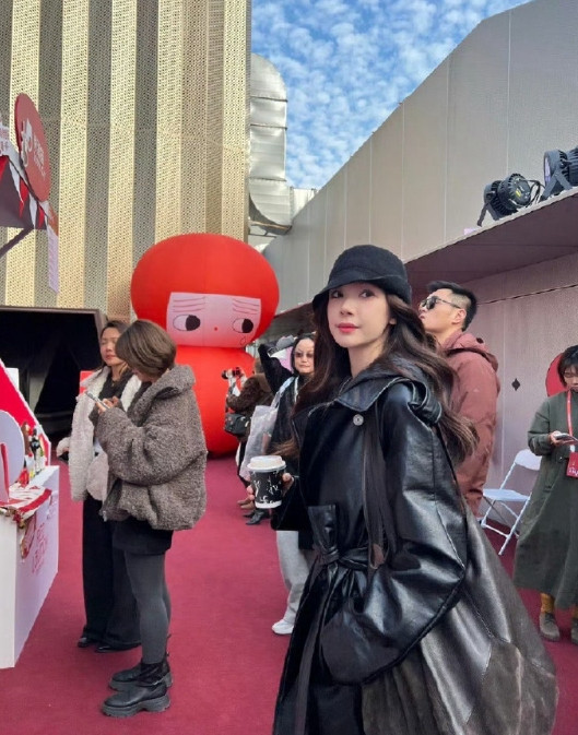 易梦玲线下活动，真的很会搭不愧是头部网红​​​