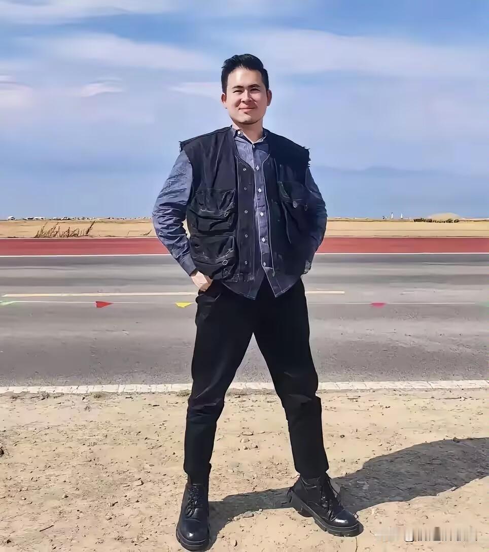 王炳忠9月14日发布视频，其中一句话特别击中心弦！他表示，“祖国每一寸领土都不可