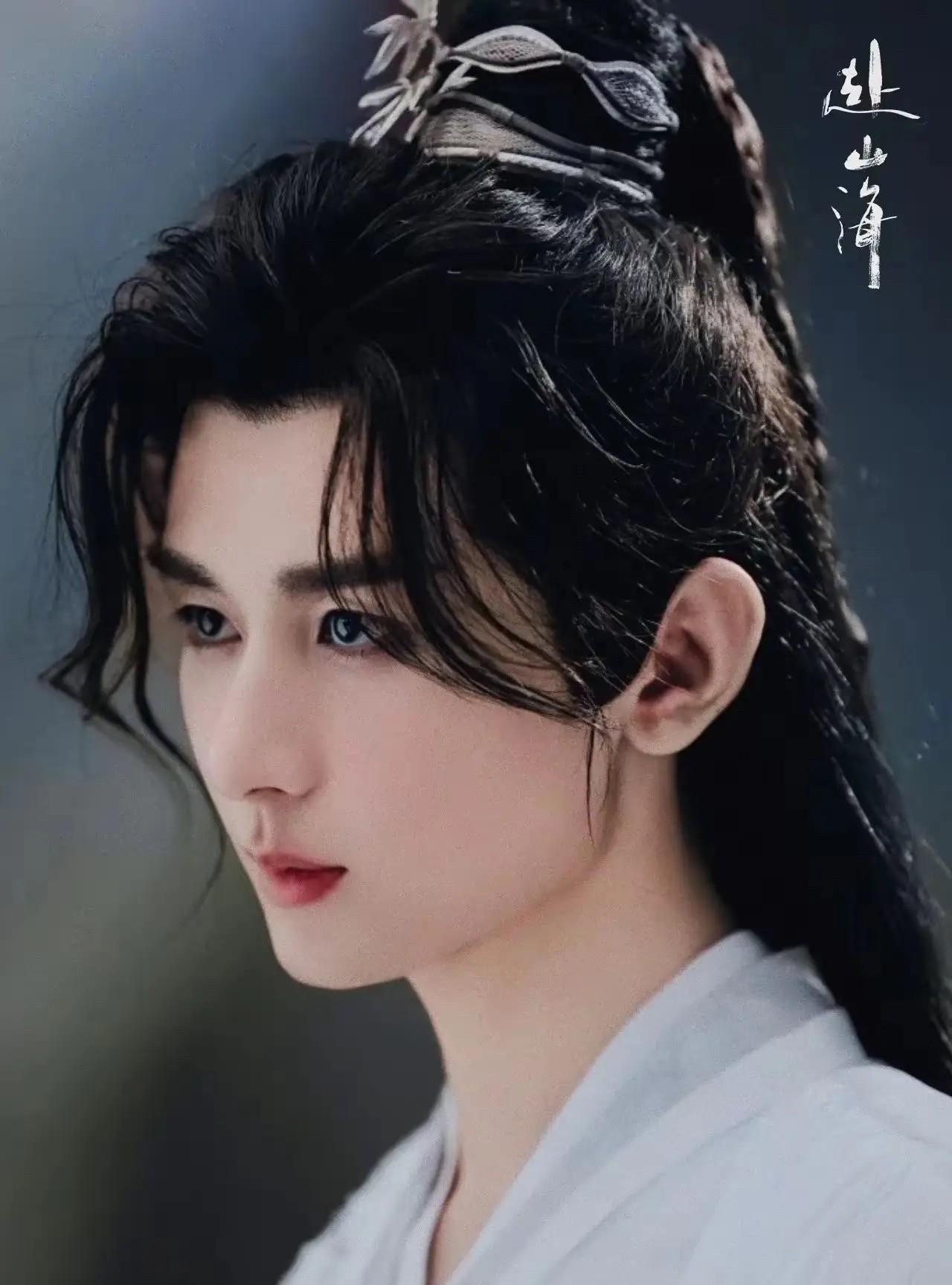 成毅特别迷信，每次进组之前都会专门找风水，大师算一算，拍摄地点的风水位置，随即就