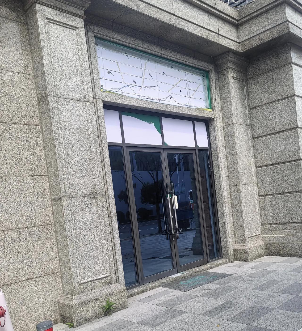 上午在路上发现，开了五年的中介，人去楼空2020年，上海郊区启动暴涨周期，市场