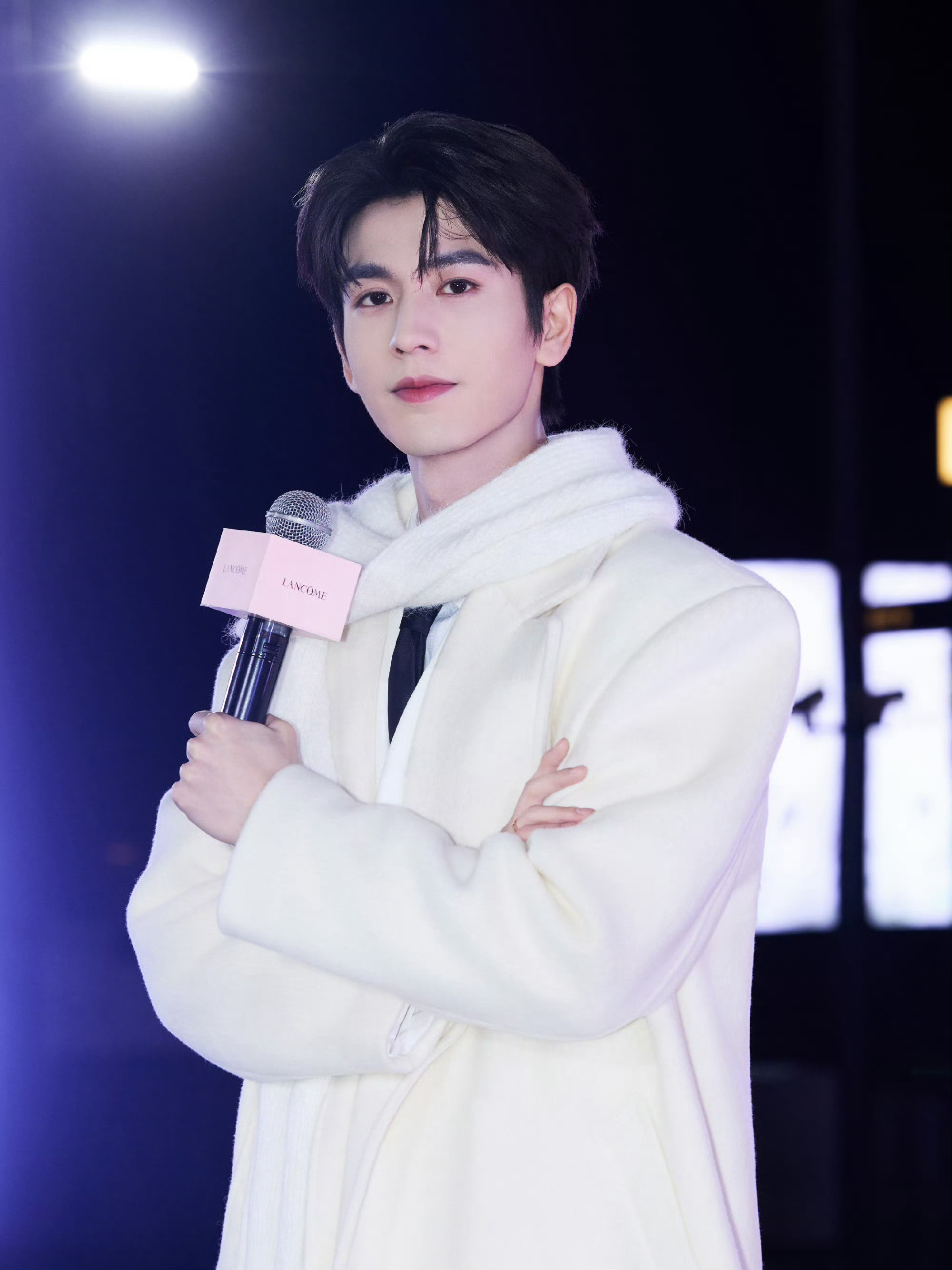 你的冬日男友已上线！张凌赫实在是太帅啦！期待这一秒过火～