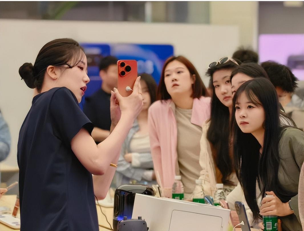 不涨反降，高端旗舰玩出新逻辑！4月29日，华为Pura90系列全渠道开售，直接