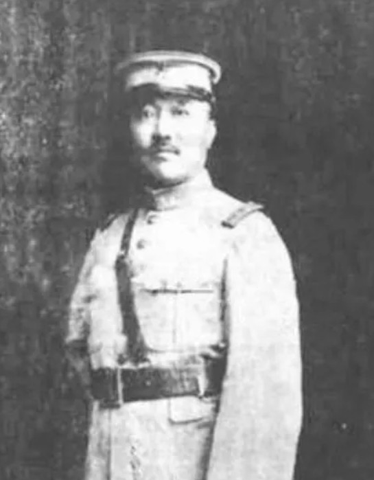 1938年，日军少将带16个军官视察伪军师长黄宇宙的队伍，期间，他感觉不对劲，正