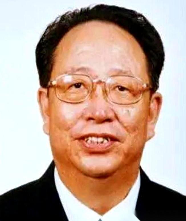 2004年，湖南，100万。就这么一张支票，当着所有媒体的面，省委书记亲手递给