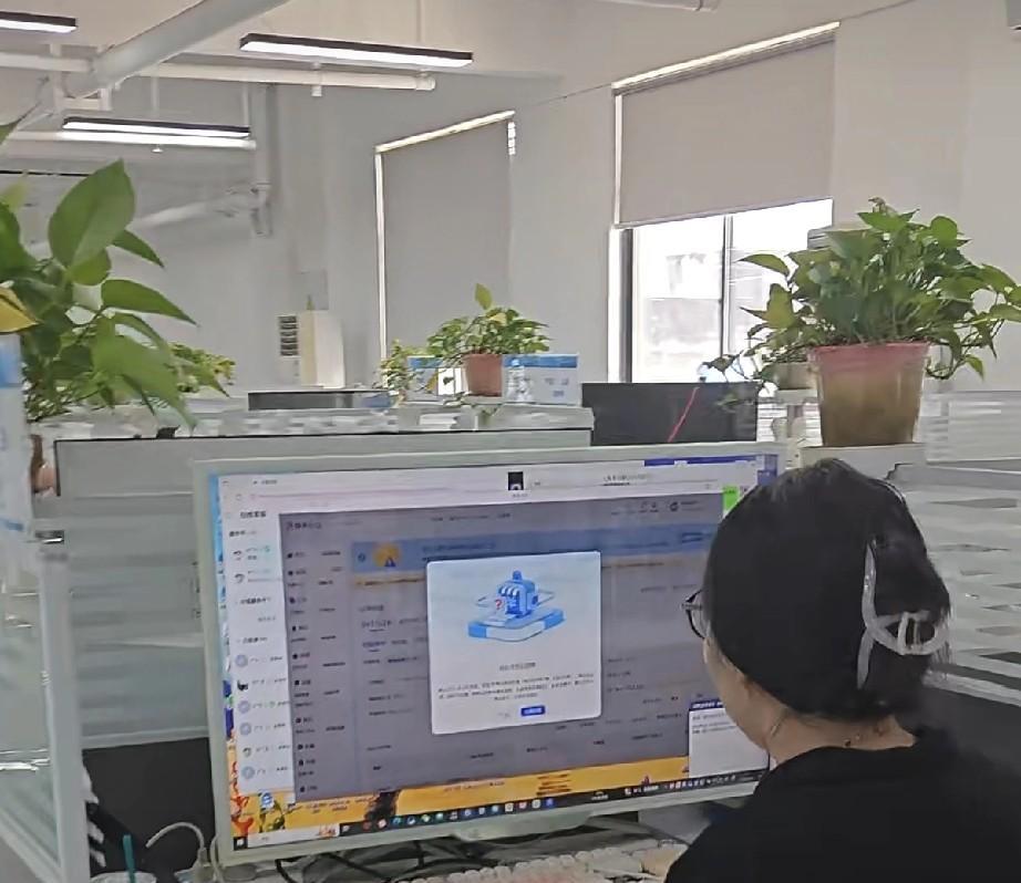 昨天大周六的晚上，被hr总监紧急拉了一个线上会，原因是周日上午领导们要开管理周会