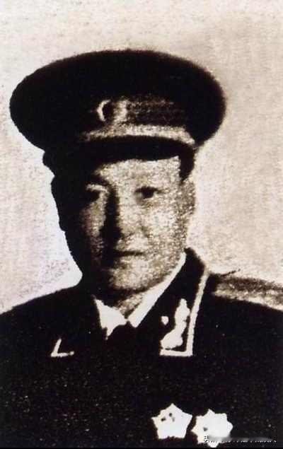 刘秉彦刘秉彦，河北省蠡县人，别名李立元、张章，笔名冰言、兵言。1932年加入中