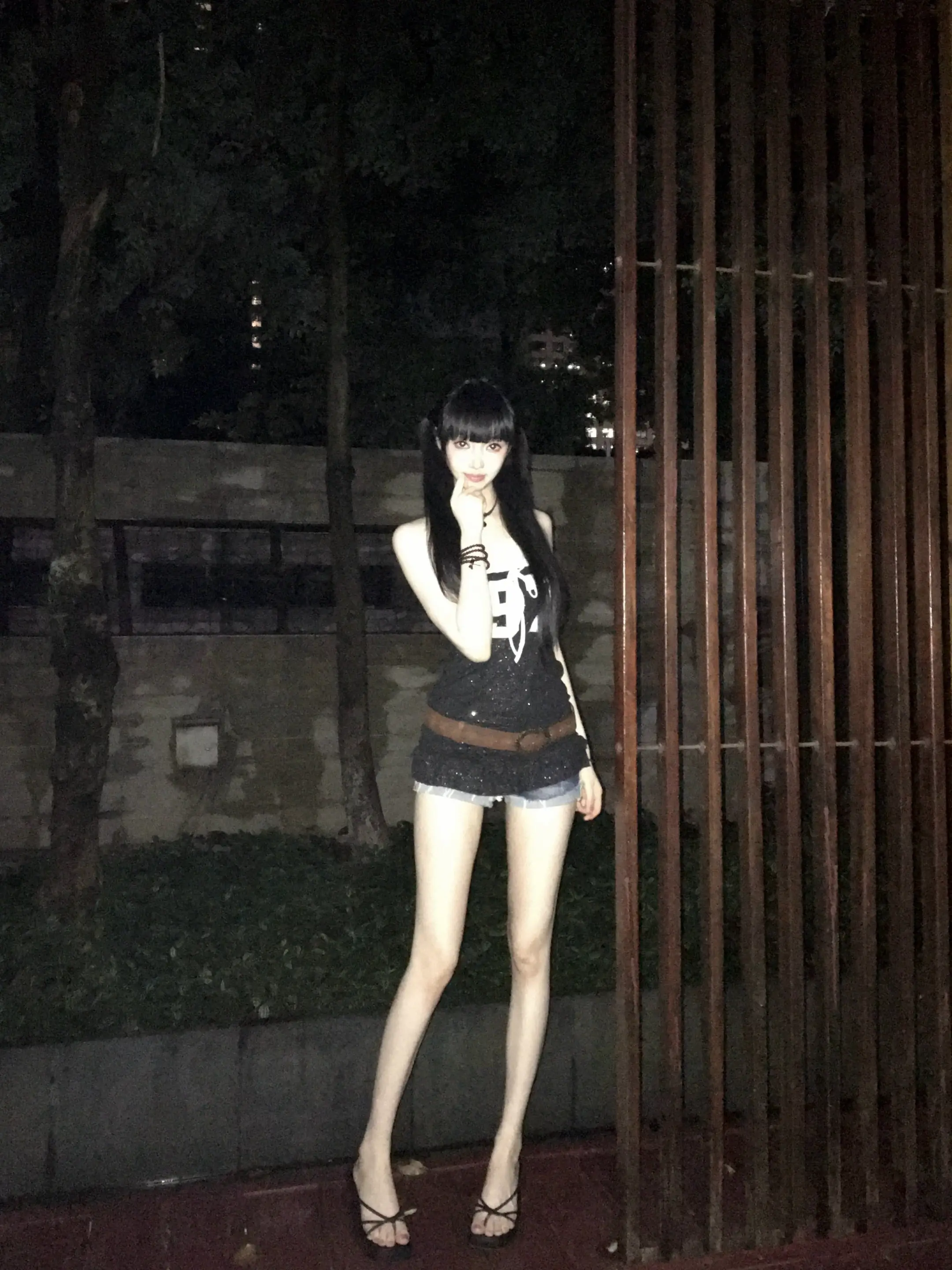 我时常在想，或许再漂亮一点就可以被爱了。