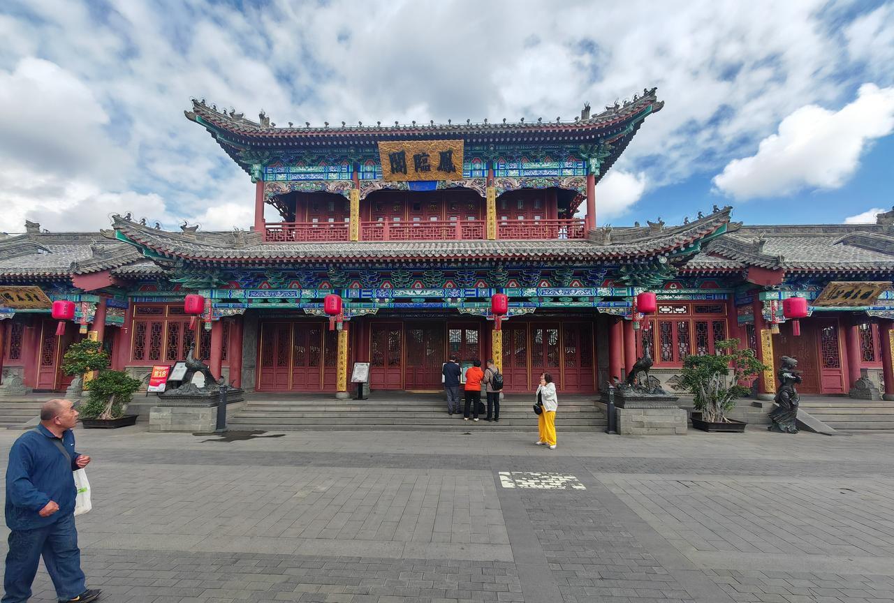 大同没有一家西贝餐厅不是没有道理的，你就看看大同古城这几个好吃又能打的餐厅：凤临