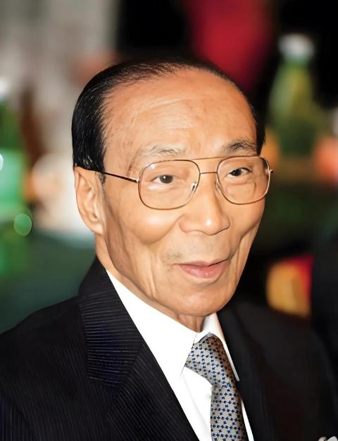 邵逸夫活到107岁，秘诀从不是财富堆砌，而是刻进骨子里的“狠劲”。 很多人都