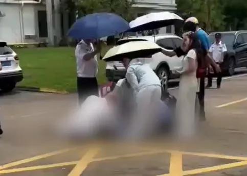 取个快递，命没了，还要担一半责任？一个十九岁的姑娘，学舞蹈的，长得好看，