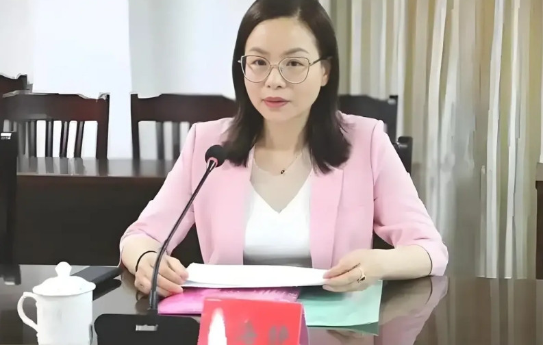 美女局长曾海静被双开，至此，阳江市卫健局“全军覆没”。阳江市彻底杀疯了，1年时间