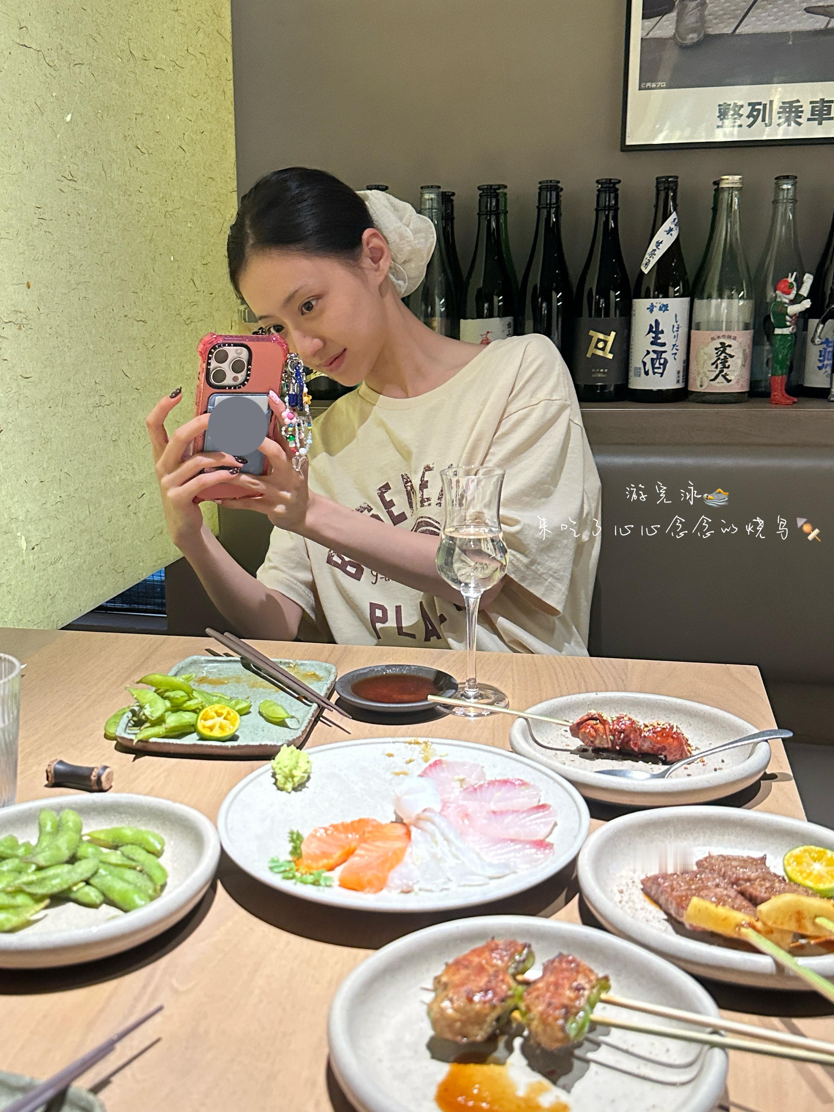 胡连馨胡连馨+许晚信+林书意在复制粘贴的时代，你是手写的诗