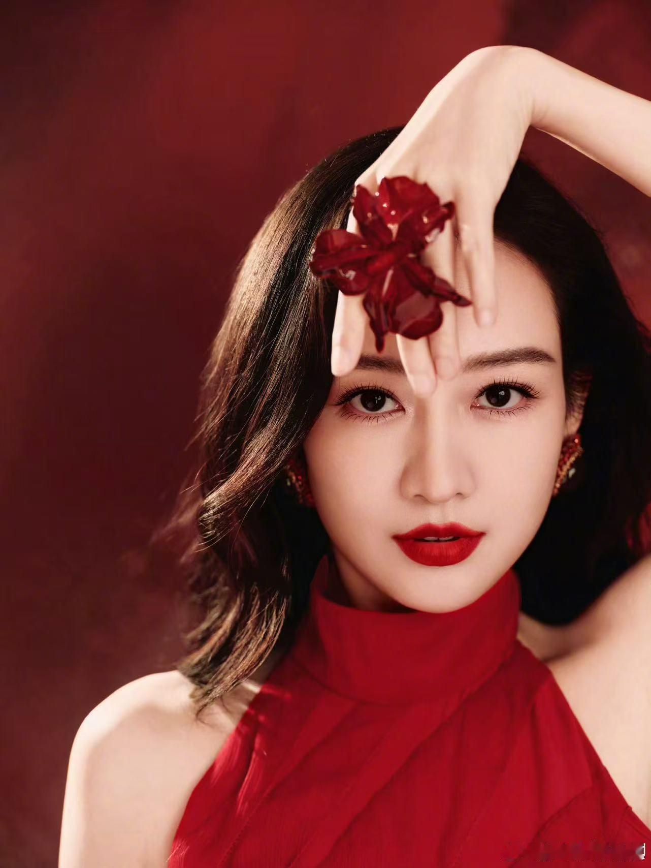 王鸥没有不一马当先的义务大侦探王鸥真的自带大女主光环，玩游戏都能一马当先，猜谜