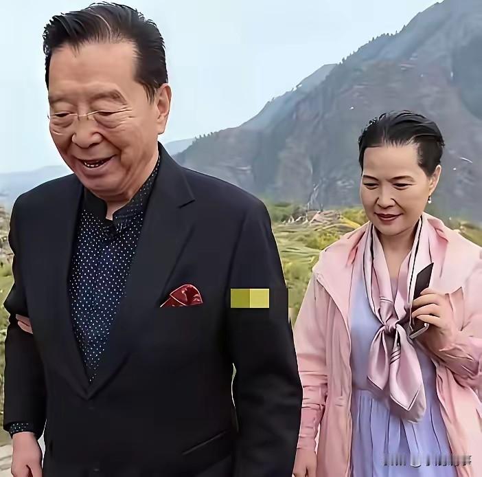 李天一出狱好几年了，最近有人拍到他们一家人的近况，说实话，变化还挺大的。这