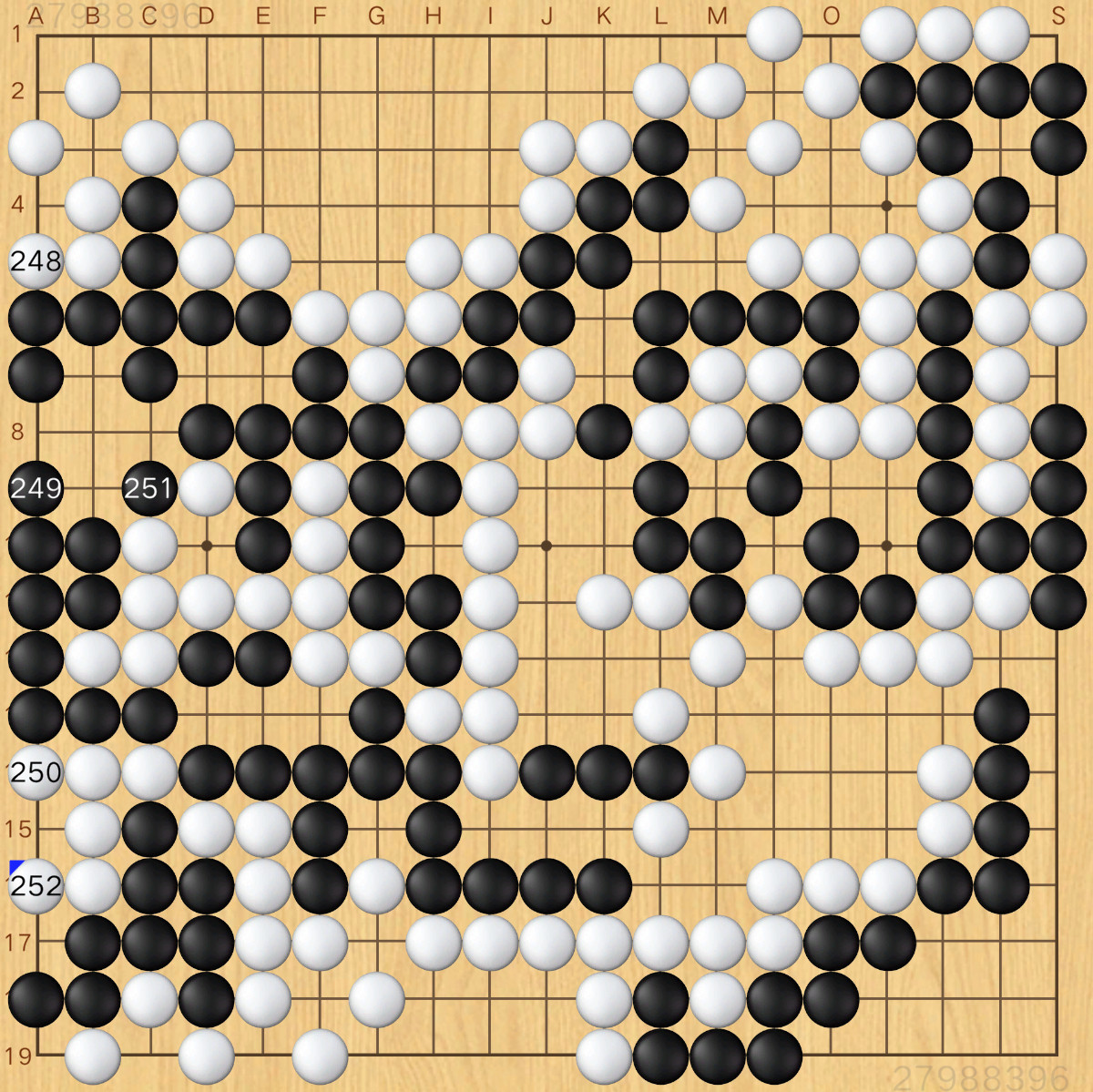 大意了！249手自己犯蠢，没注意下方白棋的死棋可以叫吃后做一个眼，从而把左下角变