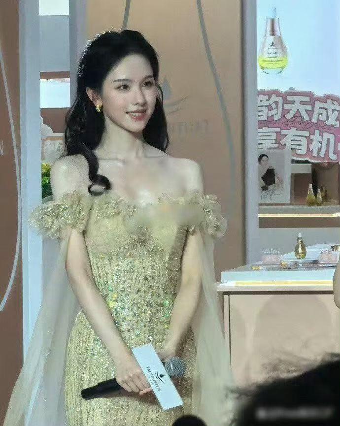 我丢！陈都灵现实中好恐怖啊……原相机没修还这么白白嫩嫩。