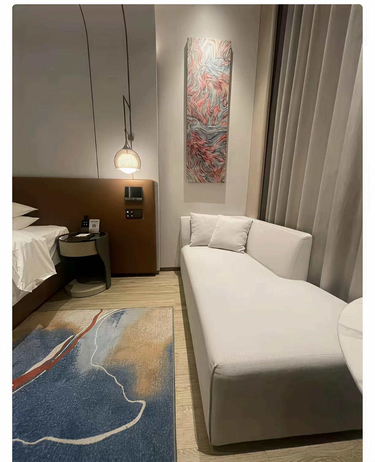 很多人在酒店一见到这种沙发，就不会轻易去坐，这是为什么？
