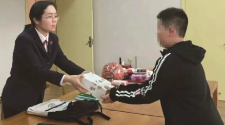 5月28日，贵州贵阳，一男孩3岁丧母，10岁丧父，男孩成了孤儿，他父亲留下170