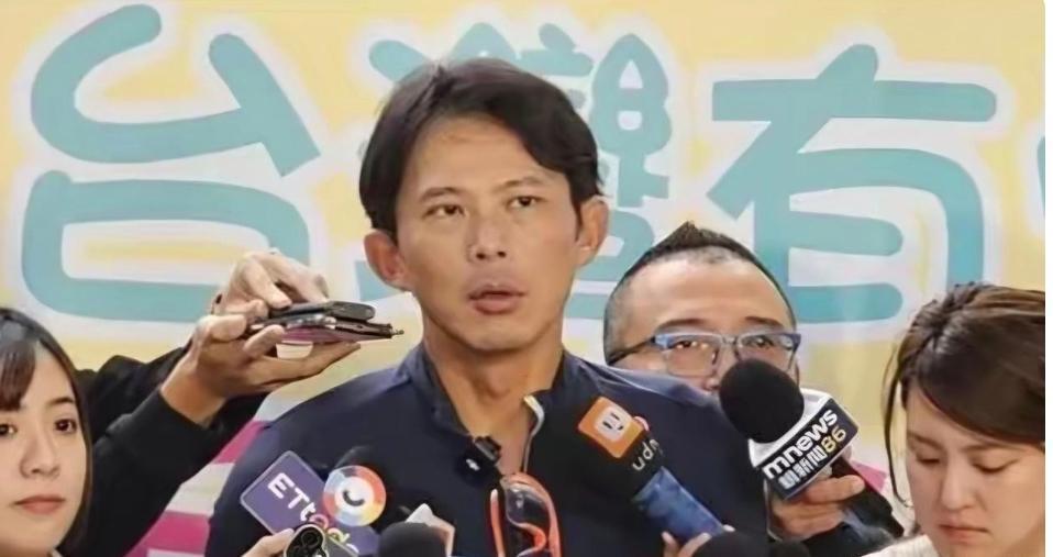 太尴尬了！黄国昌本来想靠一趟日本之行“镀金”，结果不仅把自己搞成了笑话，还连累所