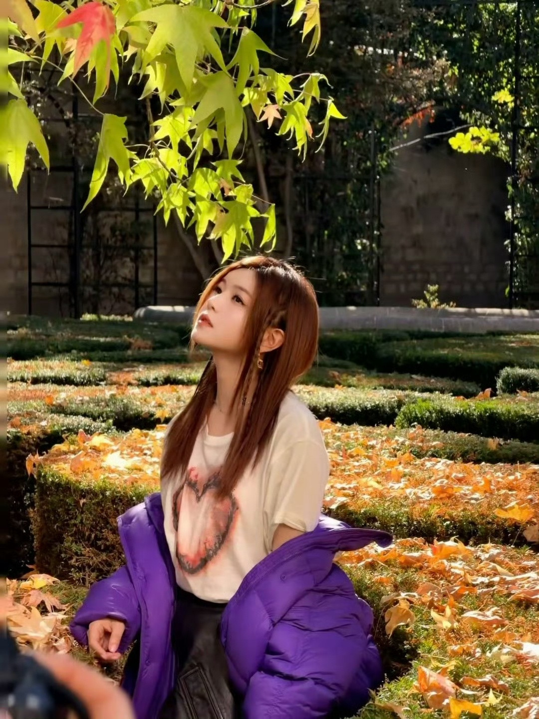 陈妍希晒欧阳娣娣拍的与朋友合照陈妍希晒欧阳娣娣拍的聚会合照，配文说朋友像羽绒服一