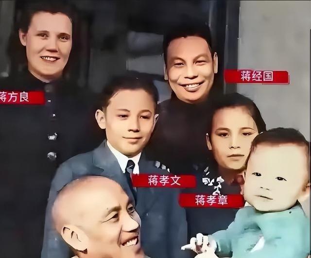 1970年，蒋经国和拄拐的长子蒋孝文的合影，蒋孝文拄拐不是因为他受伤，而是他的身