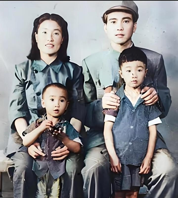 大贪官刘青山的全家福照片！刘青山，建国时（1949年）曾任天津地委