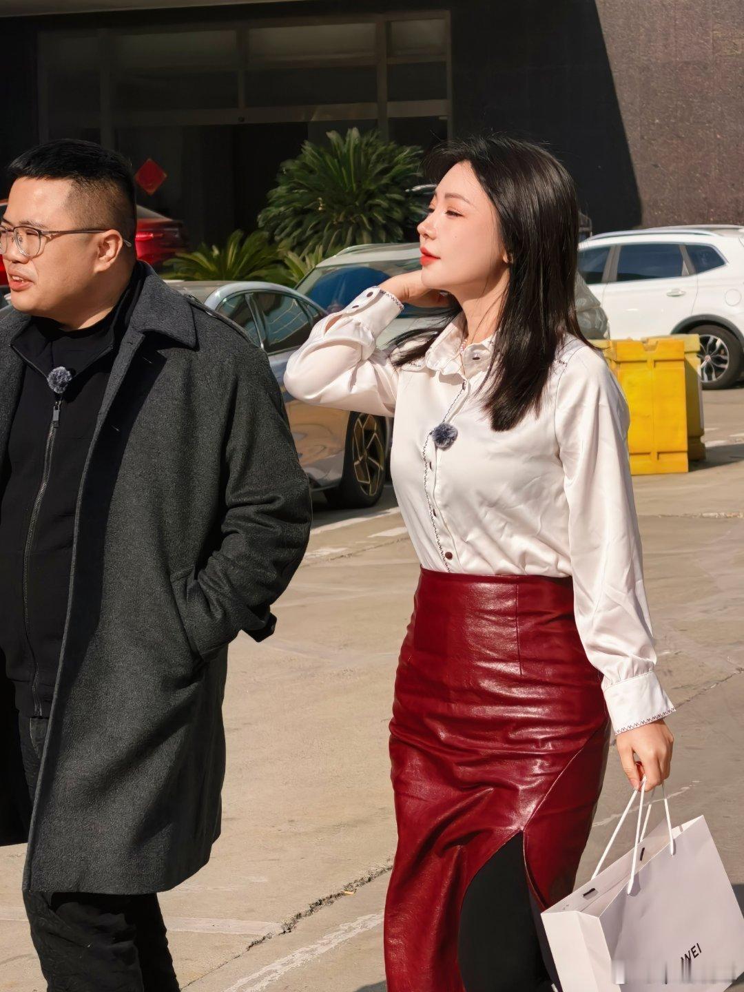 拜访完这位尊界S800的车友，顺便给他准备了一个小礼物，也是我精心挑选很久的手