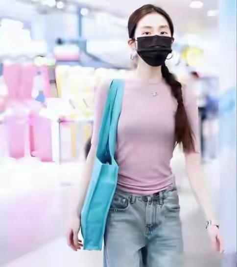 [捂脸哭][捂脸哭]国外国内两个人，国内捞钱国外尽情花