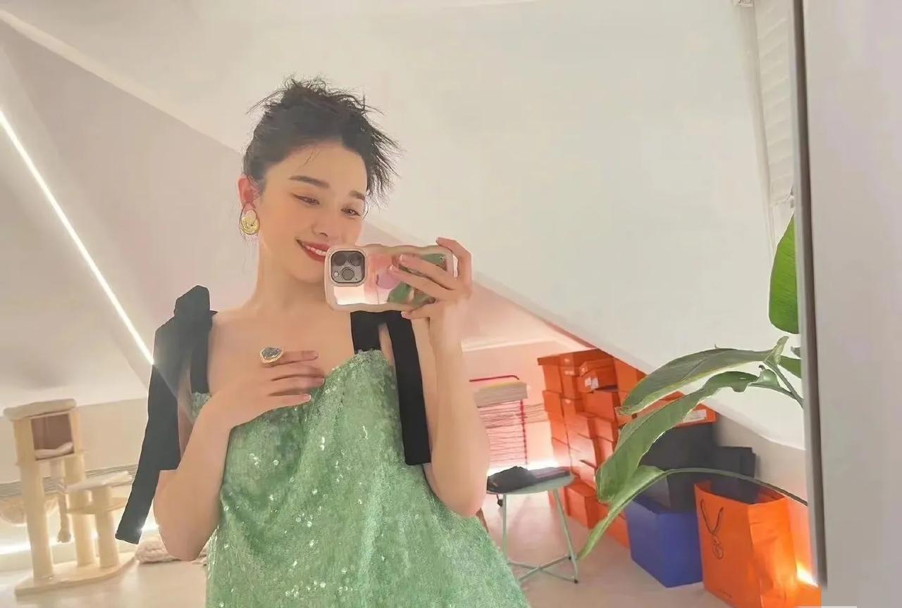 事实证明美女不恋爱脑都能过得很好。阚清子现在怀孕时后在上海住的别墅，家里放着一堆