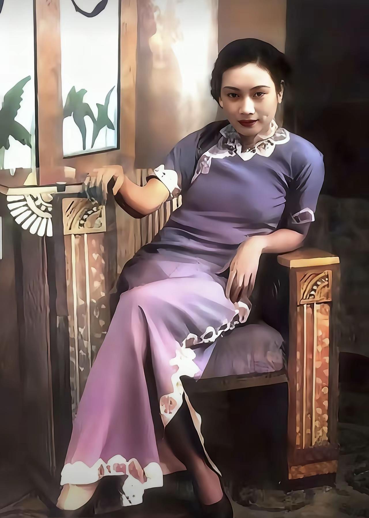 这是25岁的民国影后胡蝶在上海的真实影像，这可不是演员扮演的，货真价实的照片。