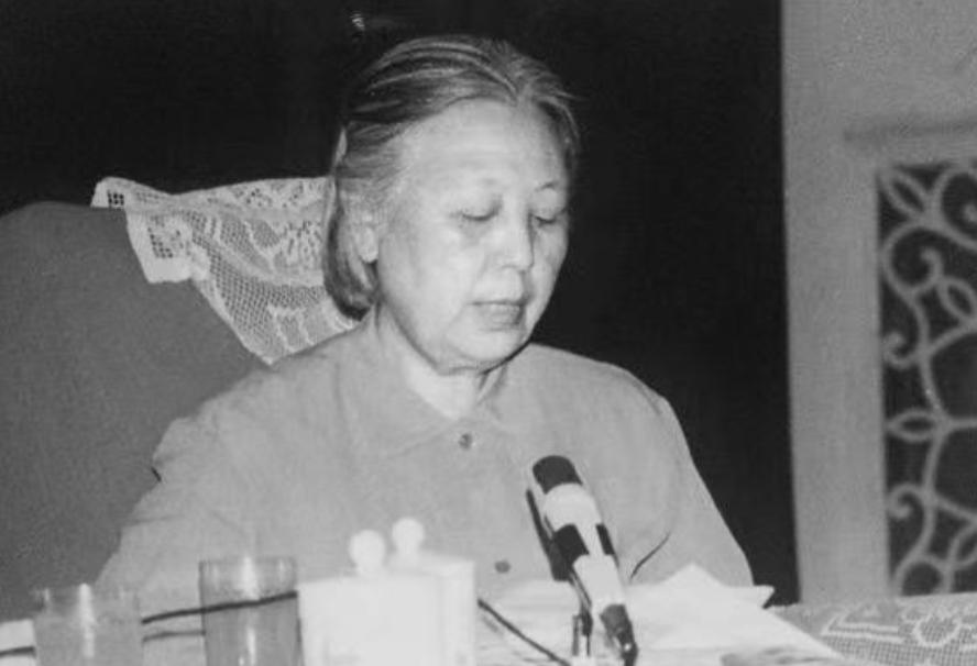 1949年，北平解放后，傅作义夫人下落不明，地下党员找了几个月都没找到，周总理