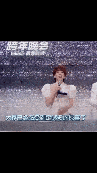 不出意外，意外还是发生了吴京的后视镜梗又被提了不过这次玩梗的是他亲老婆谢楠