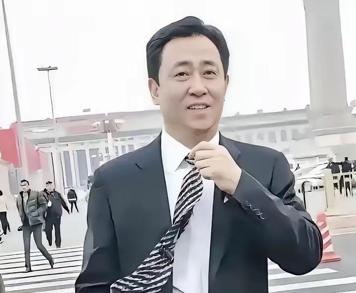 2.44万亿窟窿还在，许家印进去了，受害者的钱能回来多少？许家印，终于认罪了