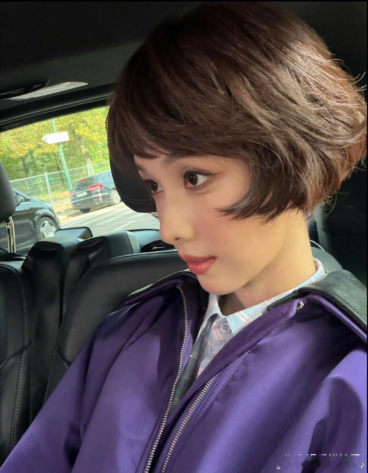 1.田馥甄现在有人洗白她说她有骨气，不来大陆赚钱，事实是她想来，一直被举报，越举