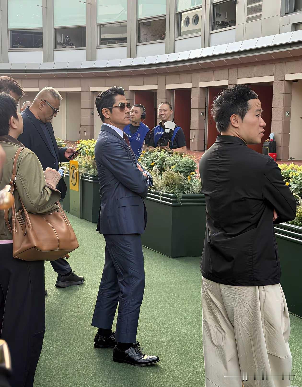 郭富城竟然不穿增高鞋，都知道郭富城唯一的缺点就是矮，可是他竟然不学其他人穿增高鞋