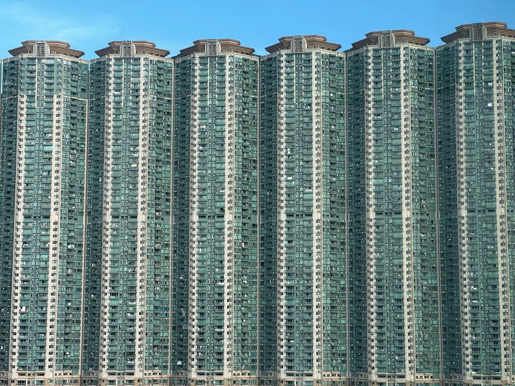 看得我头皮发麻，香港机场旁的映湾园小区，号称全球最密集的小区，整个小区只有13栋