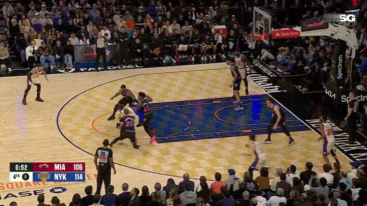 尼克斯大将哈特真是太会蒙了！在今天尼克斯主场迎战热火的比赛中，当时比赛进行到了第