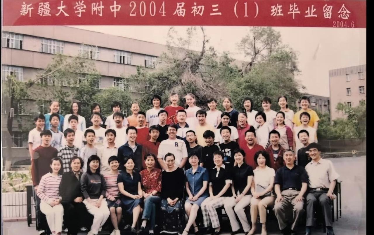 于朦胧初三毕业照曝光！曝光照片的是于朦胧的初中同学，他为了让大家认出哪个是于朦