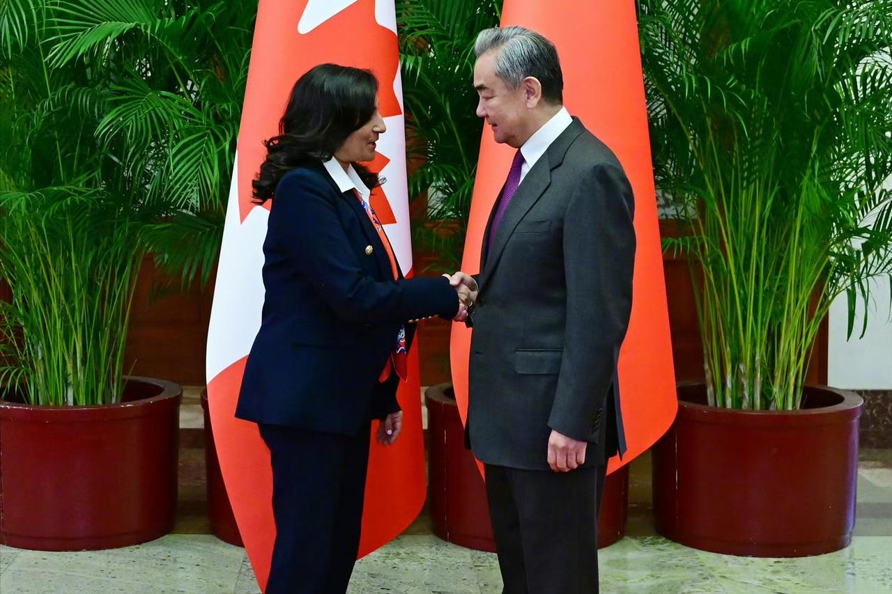 中加关系惊现历史性转折！王毅与阿南德北京密谈数小时，释放重磅信号