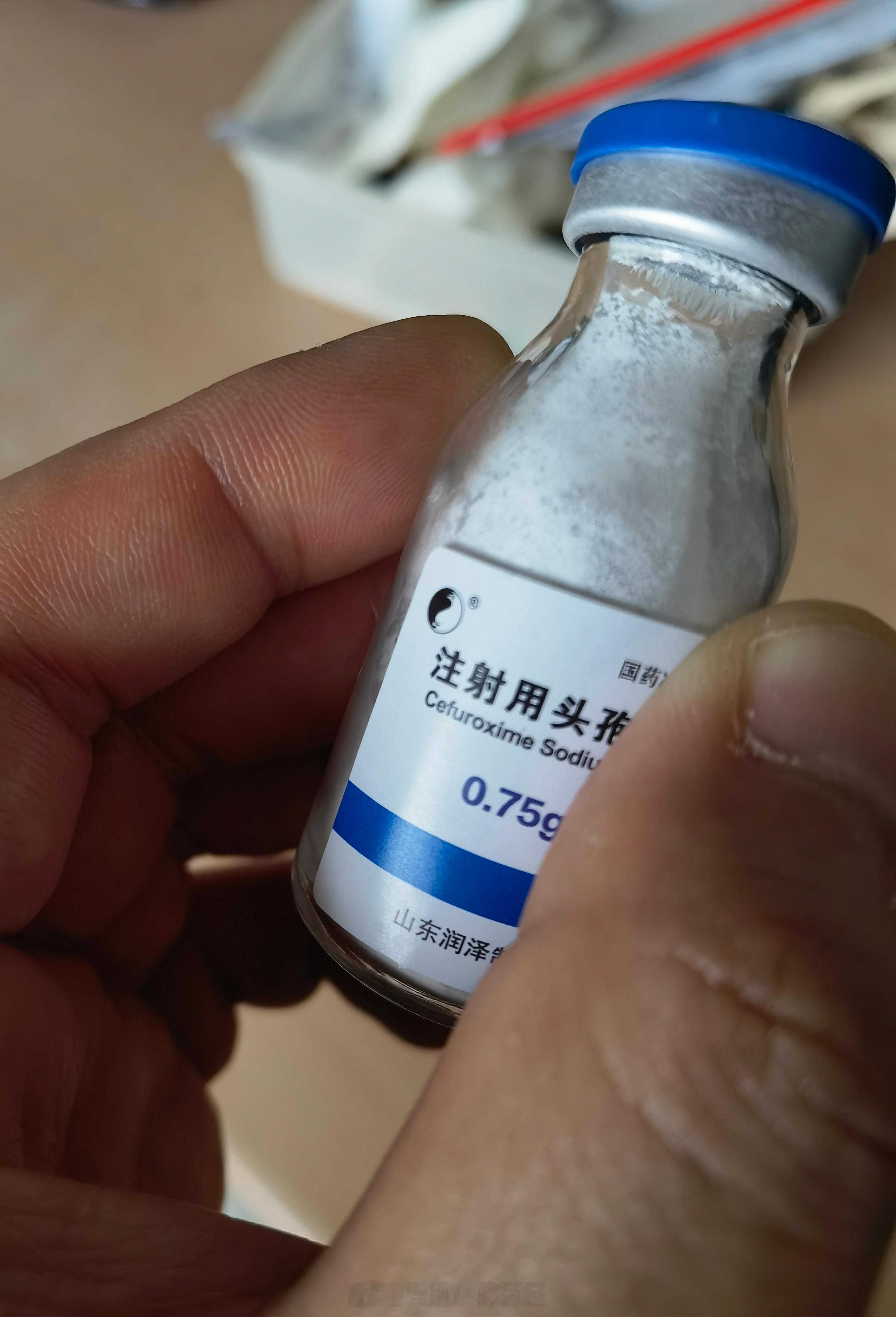 女生输头孢离世家属与医院和解其实，这个事件的核心是在出现过敏以及休克后，当班医