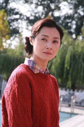 刘蓓拍完戏收工已经凌晨了，经纪人对她说：“赵宝刚导演叫你去他房间一下！”刘蓓当