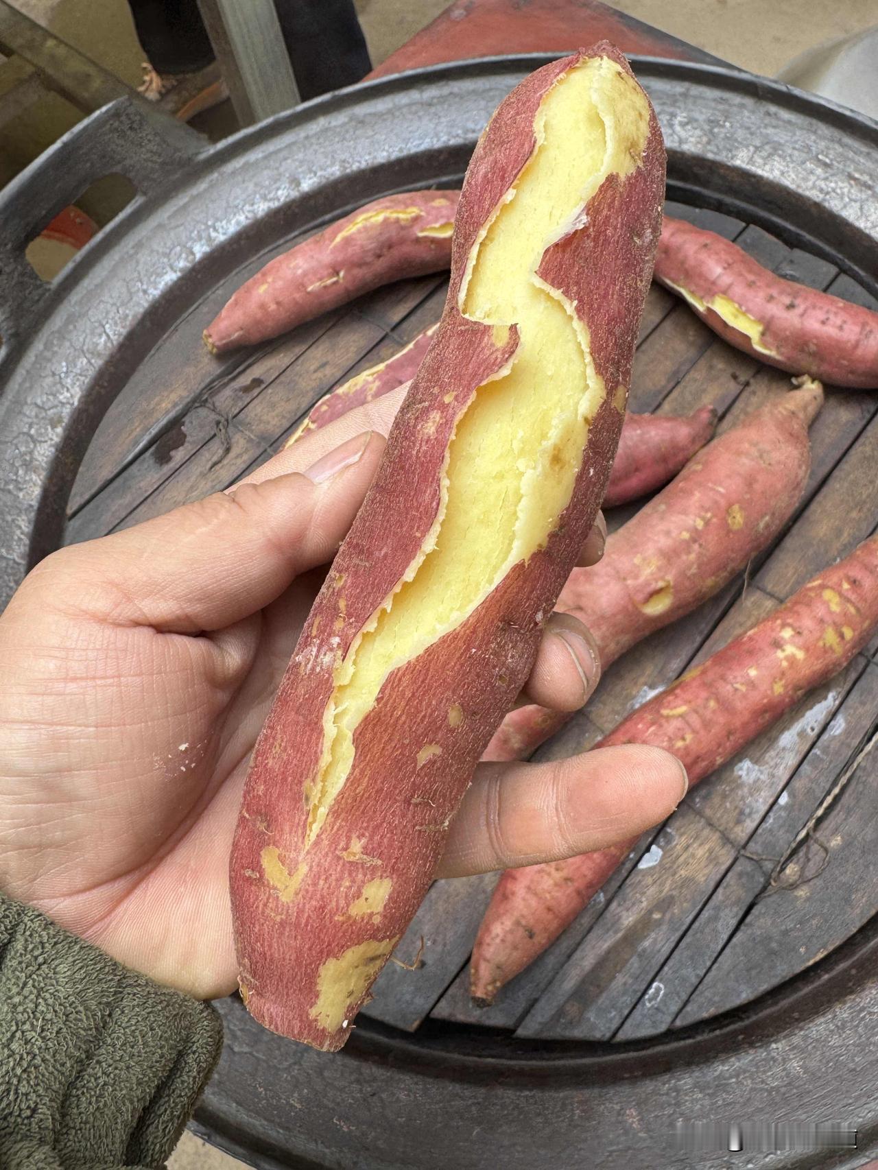 吃了很多种红薯，还是喜欢这个板栗红薯原汁原味的红薯味道，没有过多的甜腻无论是