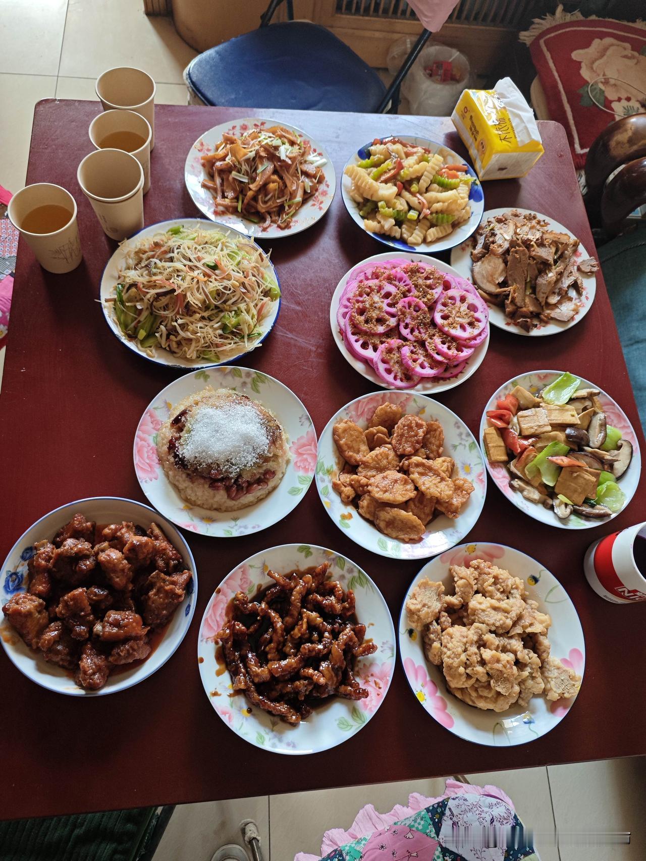 年年喊精简，年年都丰盛——我家年夜饭越做越丰盛！年年都说年夜饭
