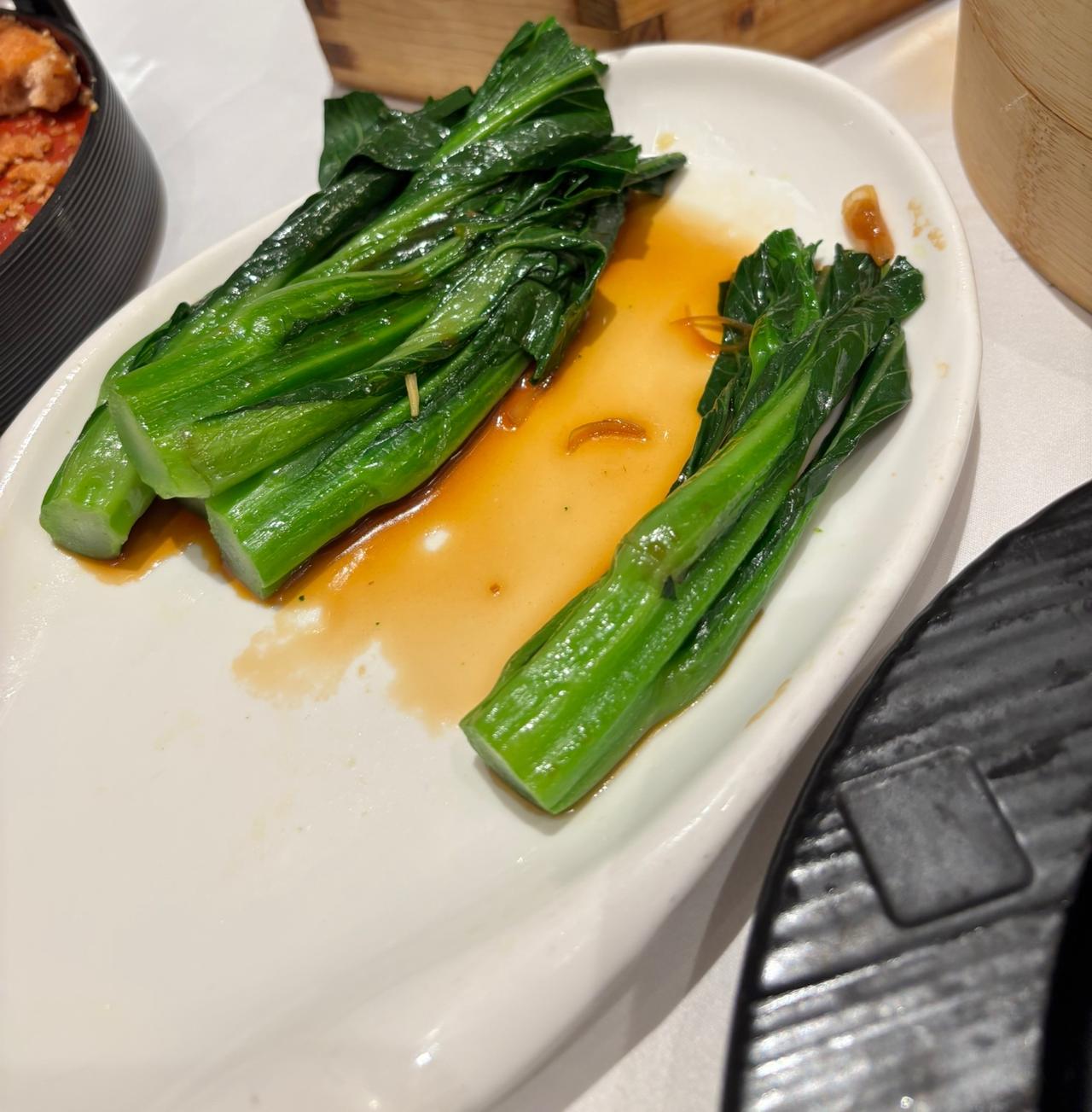 借表妹结婚的契机，见到了很多很少见到的亲戚，我这才意识到，原来老人真的是受马扁的