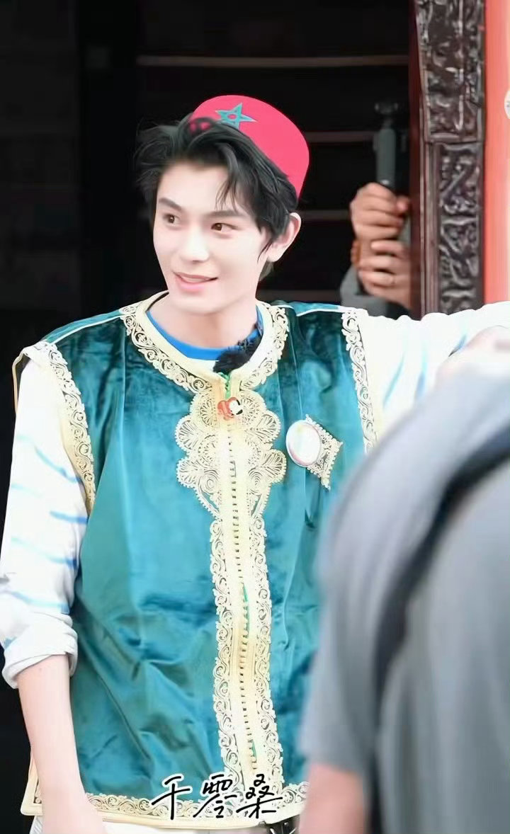 丁禹兮怎么在综艺里演现偶丁禹兮我是个服务员我不是顾客​​​丁禹兮怎么在综艺里演