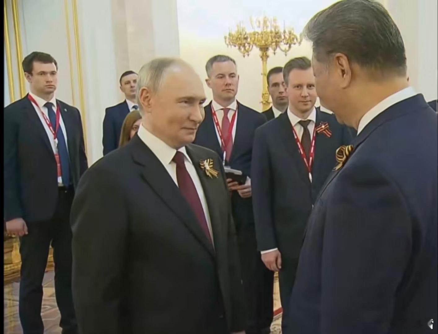 中🇨🇳俄🇷🇺两国元首道别。普京表示：“非常感谢，感谢您到访。您在这里还有